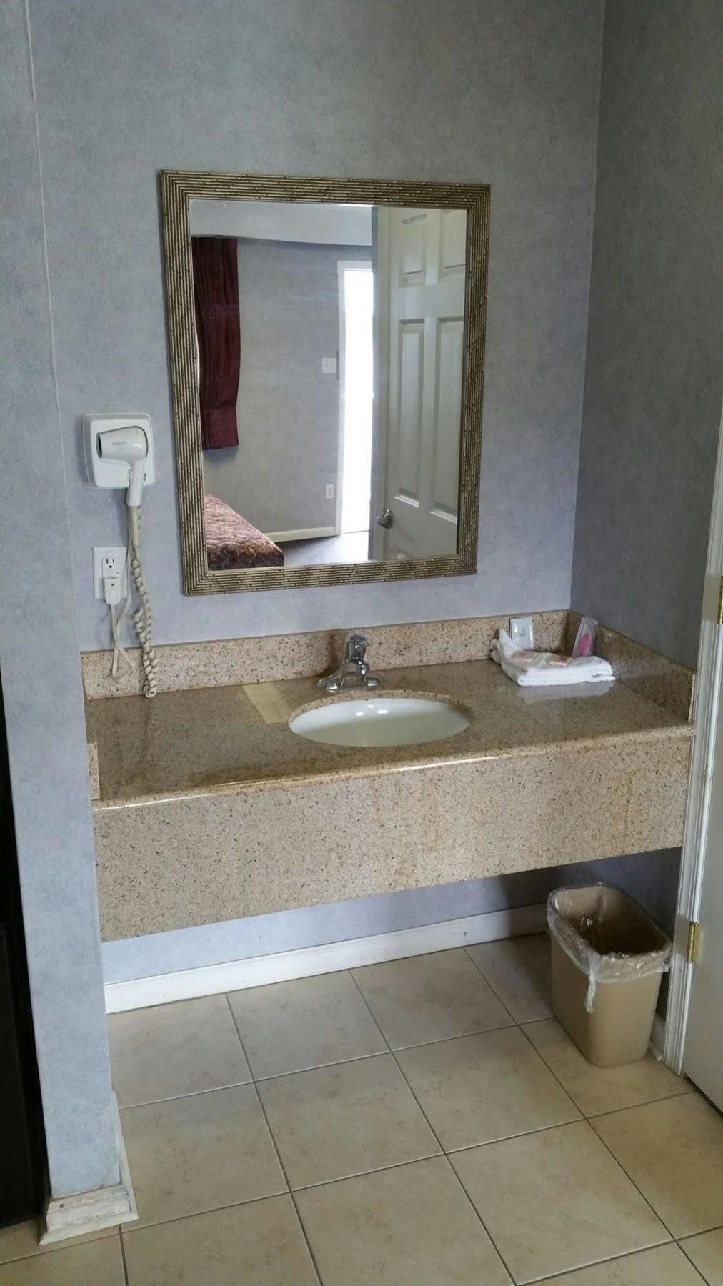 Village Inn&Suites - Smithville Extérieur photo